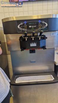 Mquina de sorvete expresso em inox Top Taylor com 3 bicos de extrao